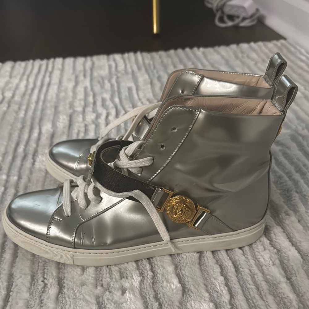 Versace Silver Sneakers with Metallic Finish and Modern Design